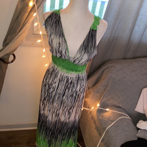 Adorable maxi dress 💚 - Picture 1 of 9